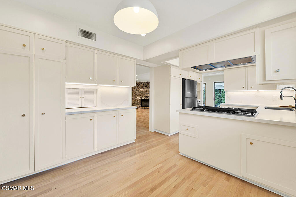 12754 Addison Street - Photo 14