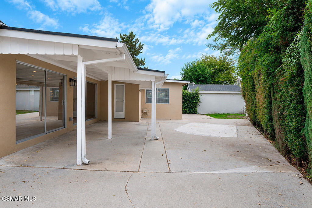 12754 Addison Street - Photo 33