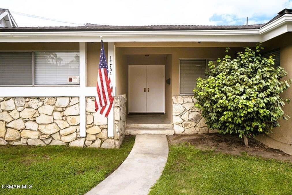 12754 Addison Street - Photo 6