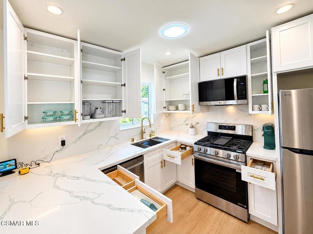 8324 Bardwell Avenue - Photo 9