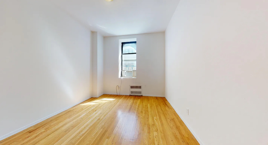 East 87th street  - Photo 3