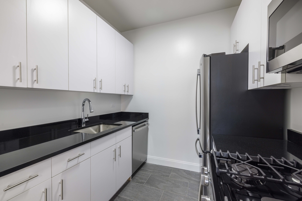 75 West Street - Photo 2