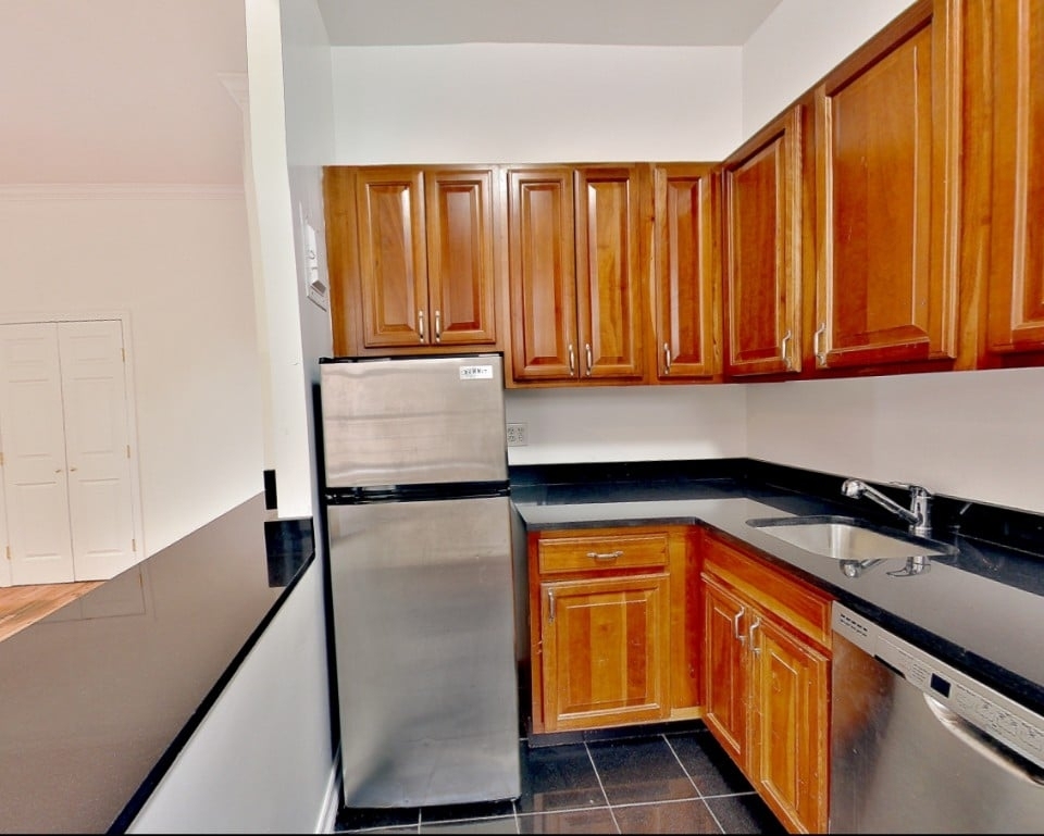 West 85th Street - Photo 2