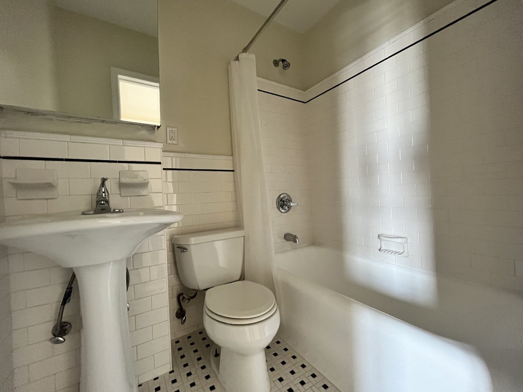 Second Avenue - Photo 3