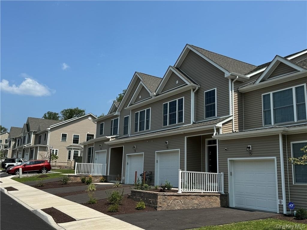 16 Pinto Road W - Photo 3