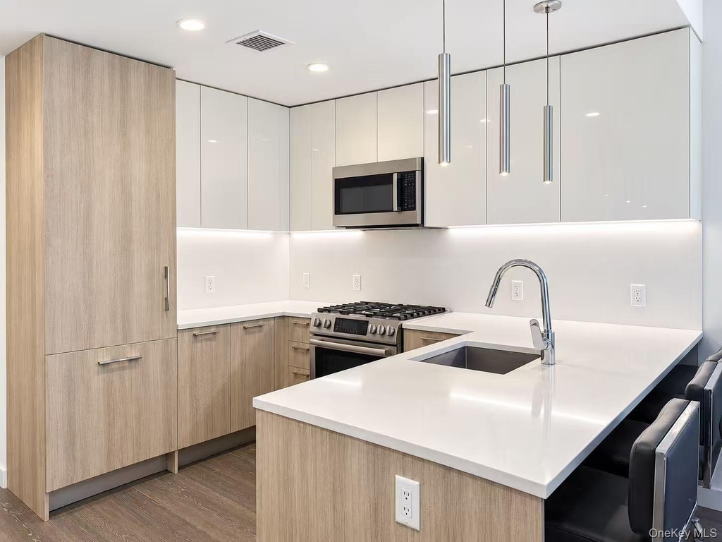 131-03 40th Avenue - Photo 2