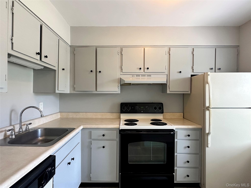 101 Sylvan - Photo 1