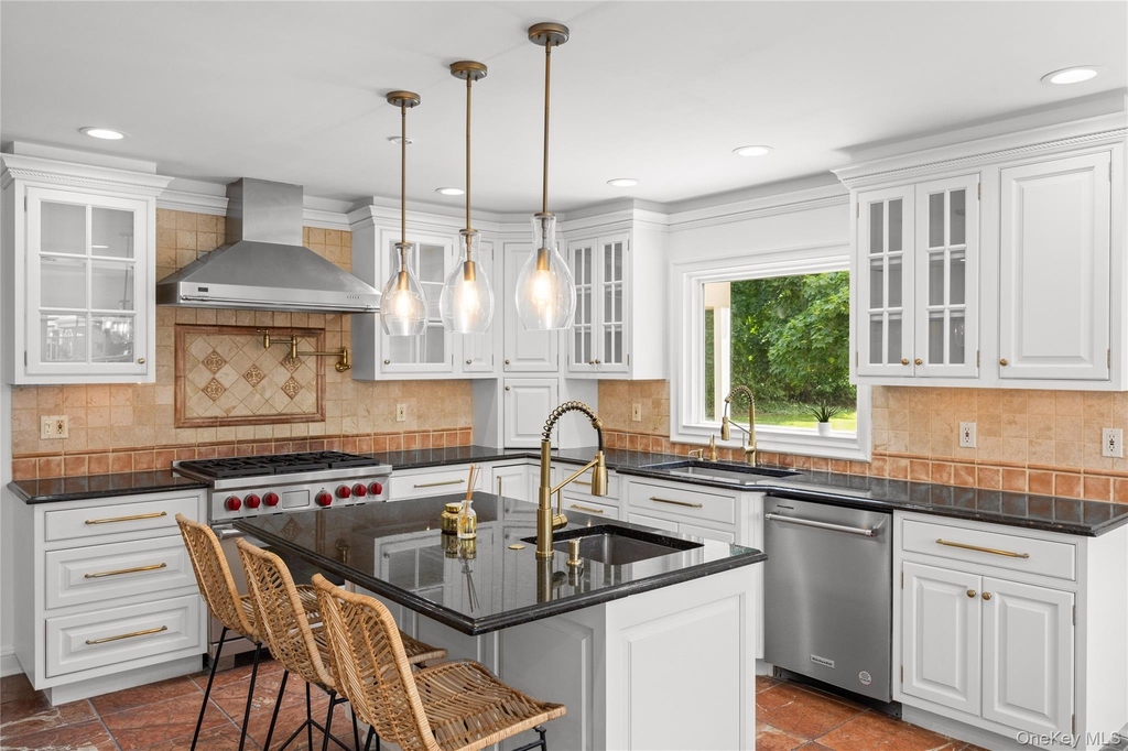 467 Hempstead - Photo 3