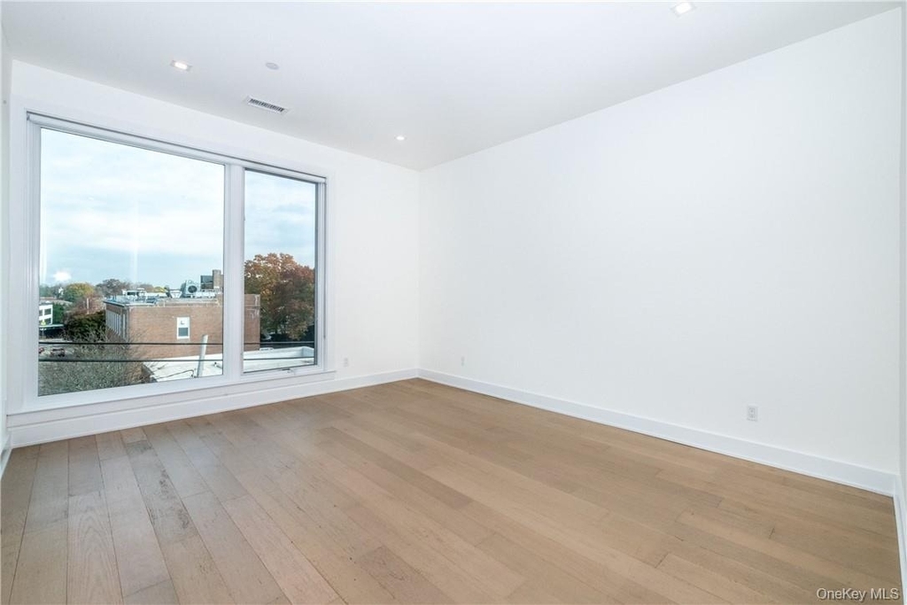 110 Chatsworth Avenue - Photo 16