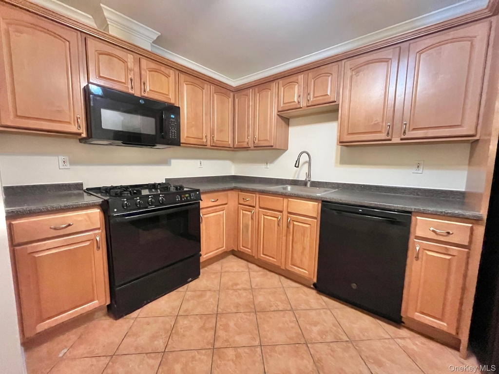 153 Montgomery Avenue - Photo 6