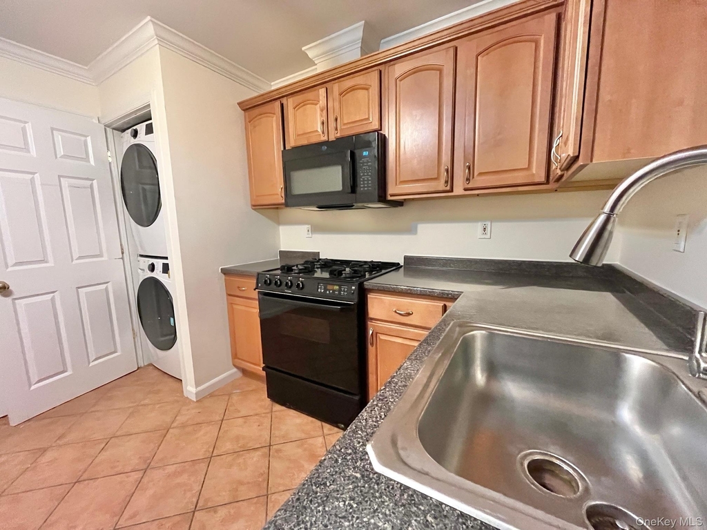 153 Montgomery Avenue - Photo 5