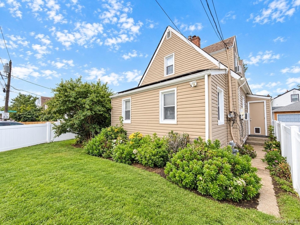 88 West Boulevard - Photo 24