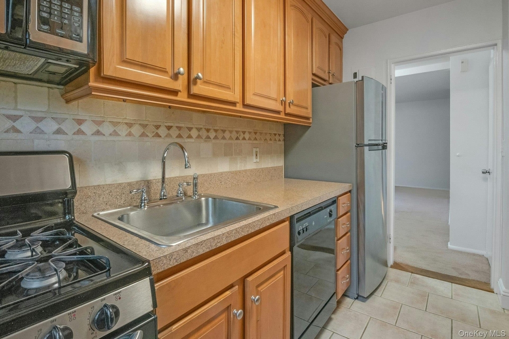 580 Bedford - Photo 6