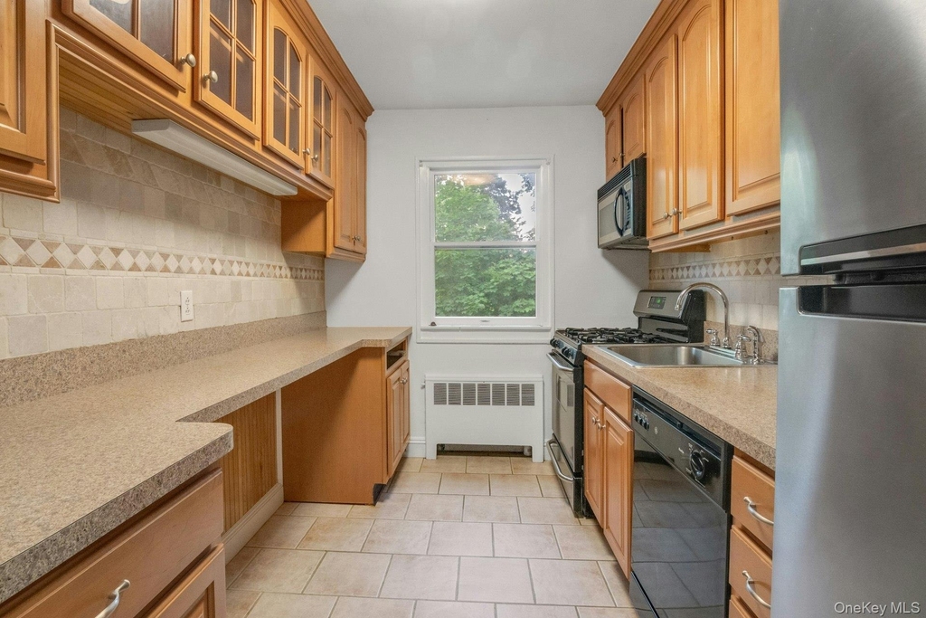 580 Bedford - Photo 5