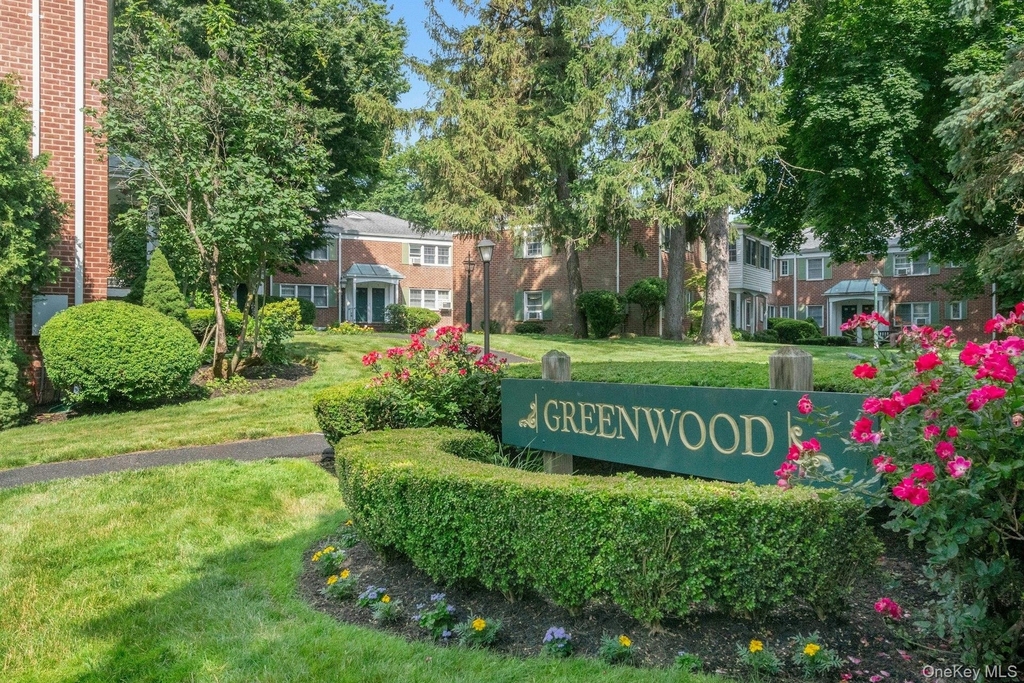 580 Bedford - Photo 0