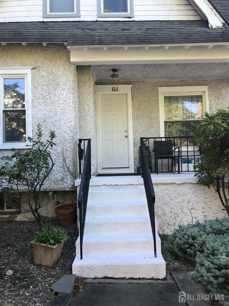 64 Lawrence Avenue - Photo 5