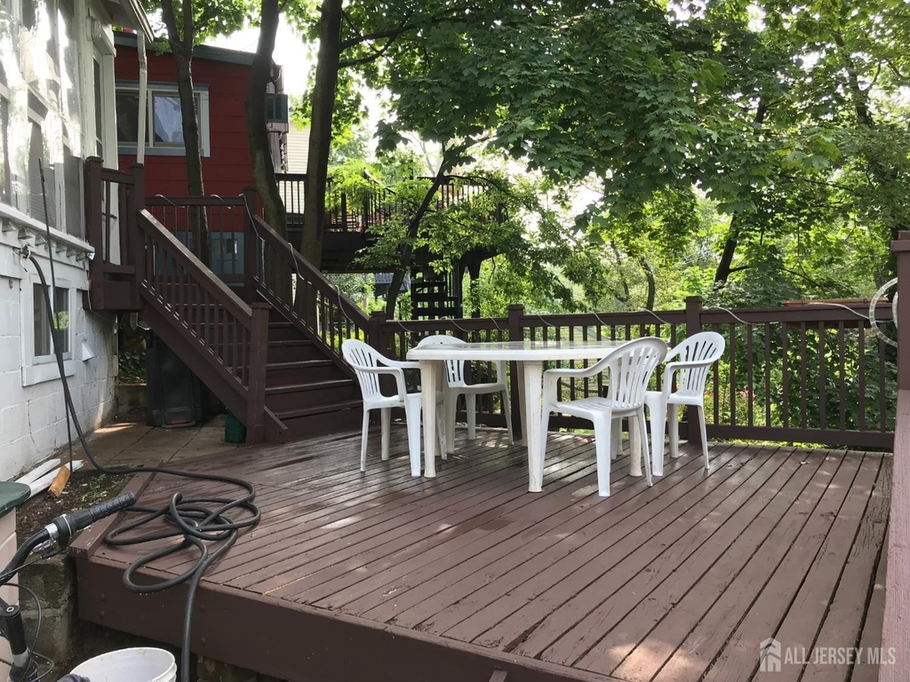 64 Lawrence Avenue - Photo 3
