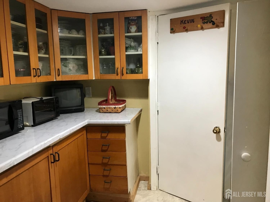 64 Lawrence Avenue - Photo 8