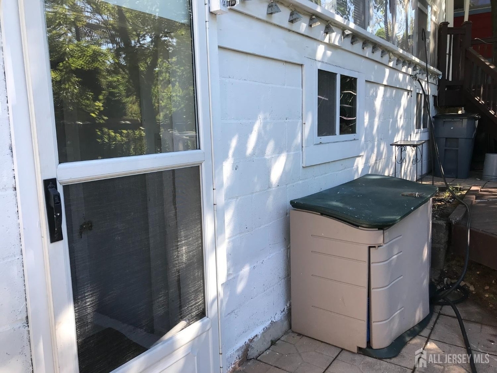 64 Lawrence Avenue - Photo 4