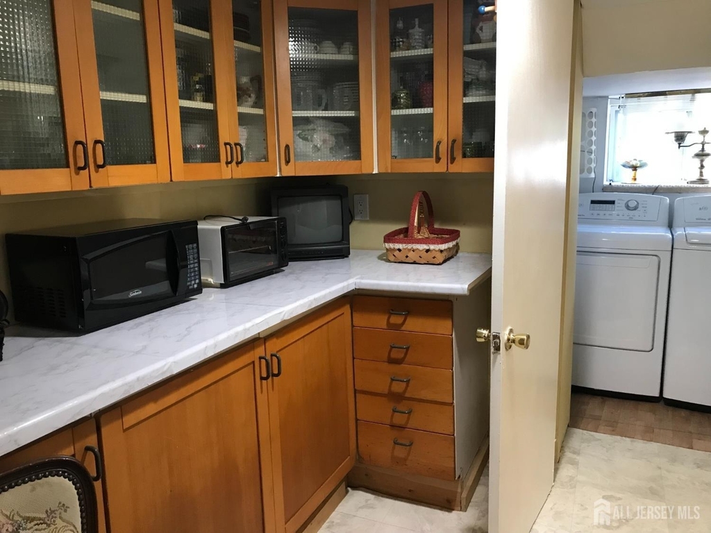 64 Lawrence Avenue - Photo 9
