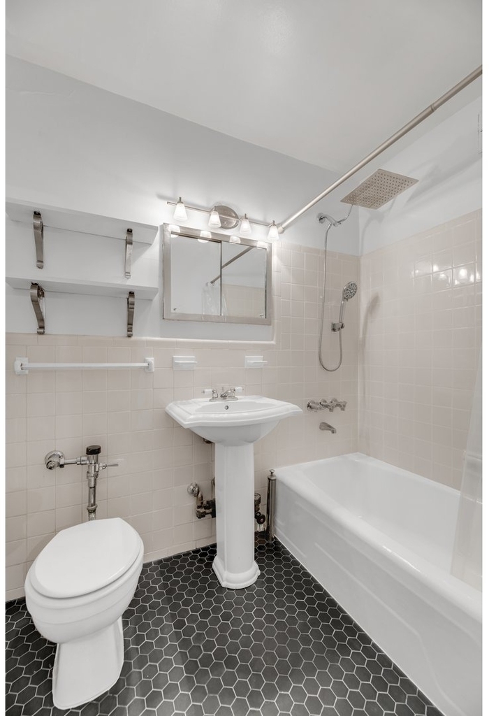 400 E 17th Street - Photo 7