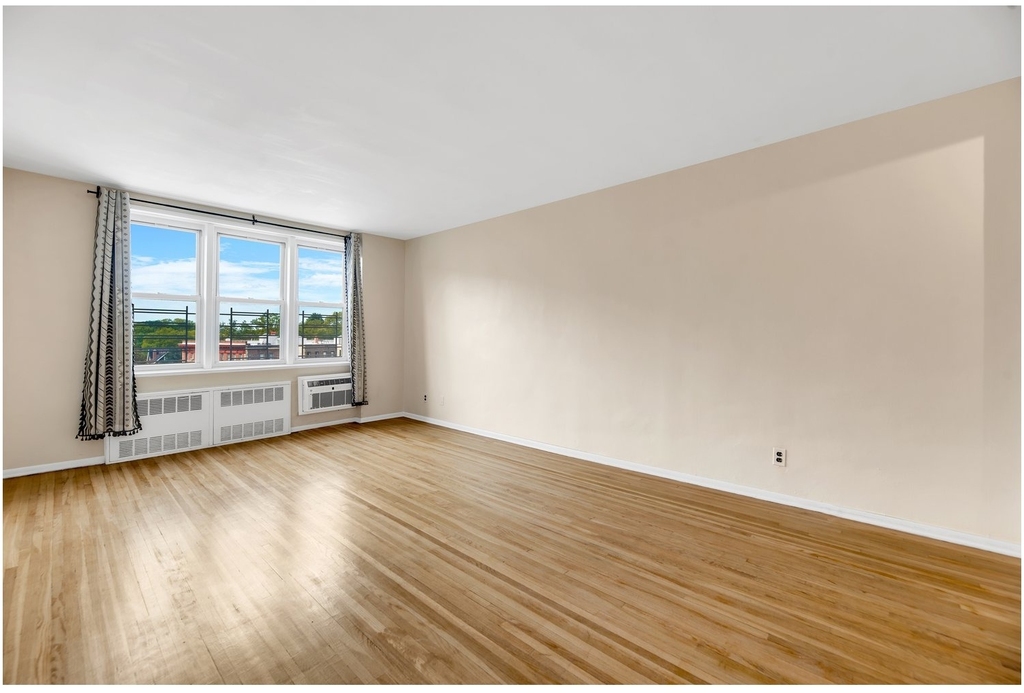 400 E 17th Street - Photo 0
