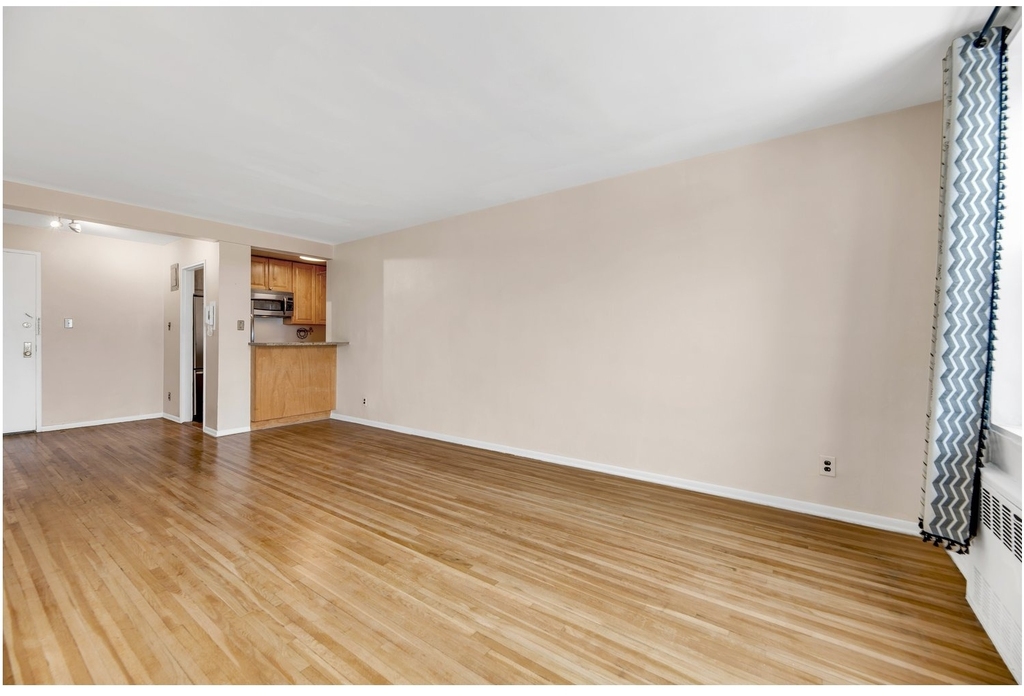 400 E 17th Street - Photo 2