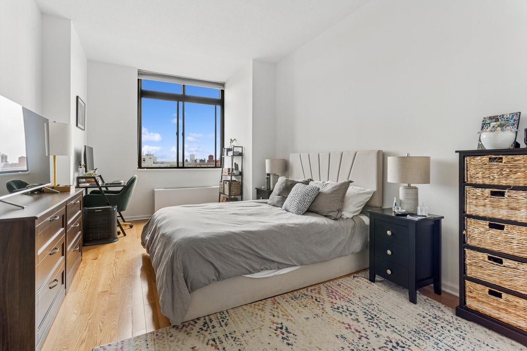 225 W 83rd Street - Photo 4
