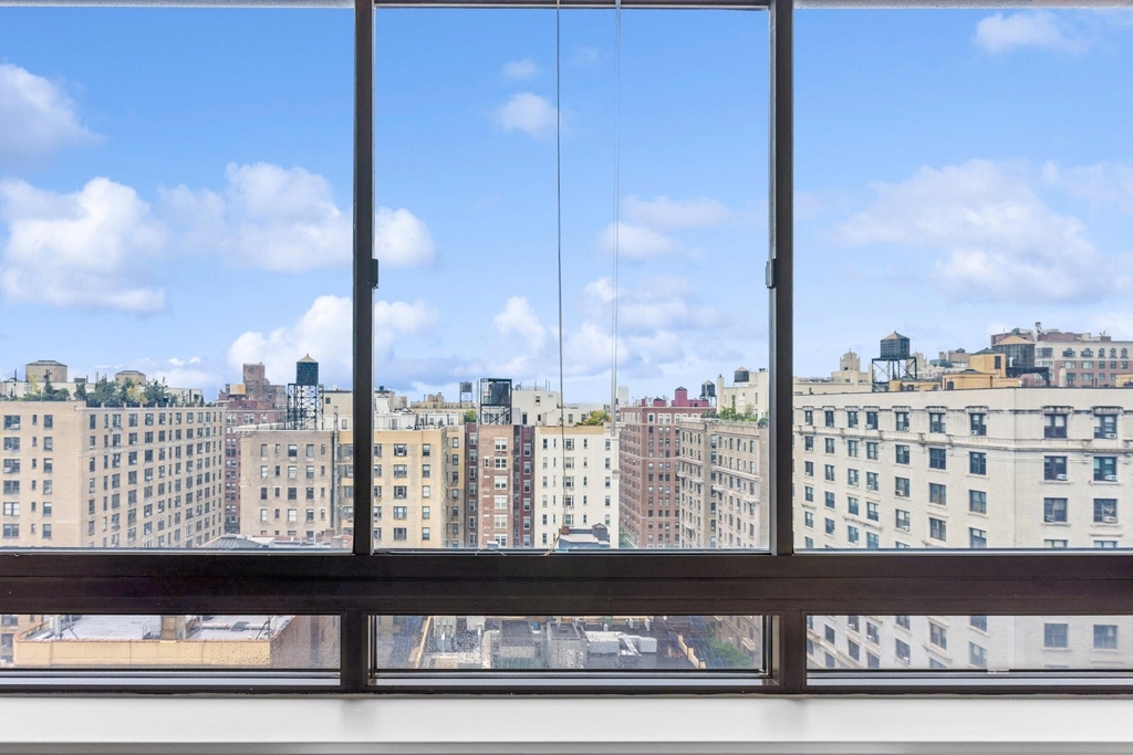 225 W 83rd Street - Photo 5