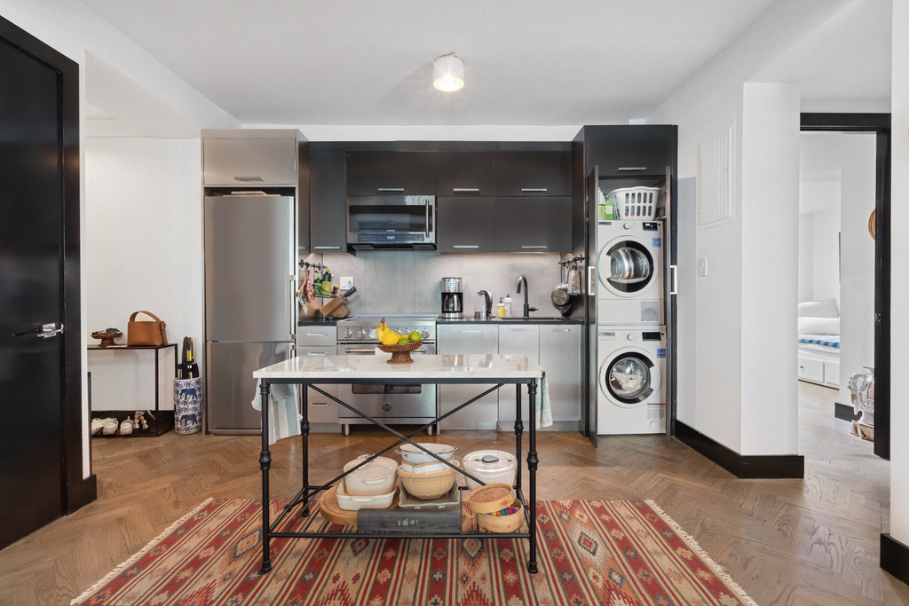 25 Monroe Place - Photo 1