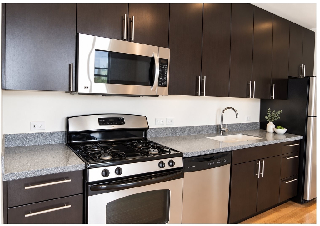 999 Willoughby Avenue - Photo 1