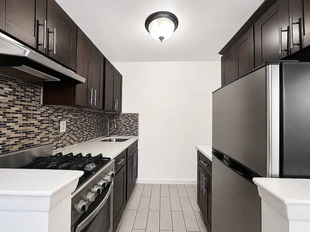81-31 Baxter Avenue - Photo 3