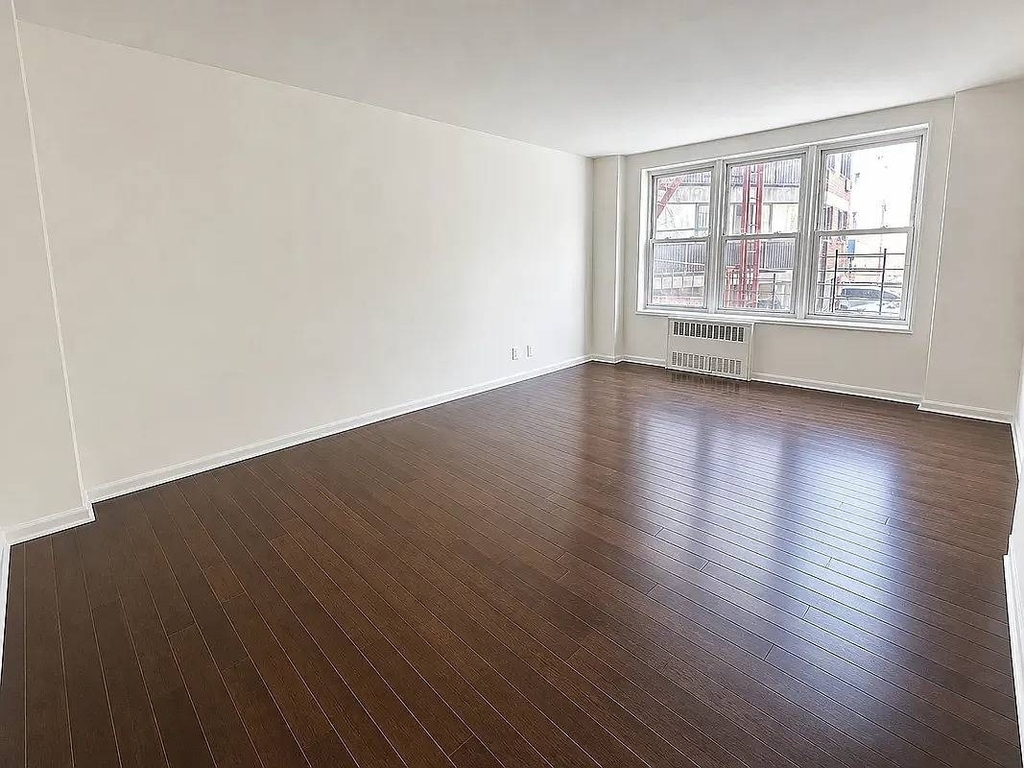 81-31 Baxter Avenue - Photo 2