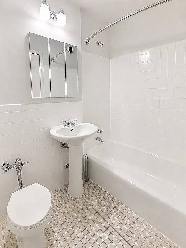 81-31 Baxter Avenue - Photo 4
