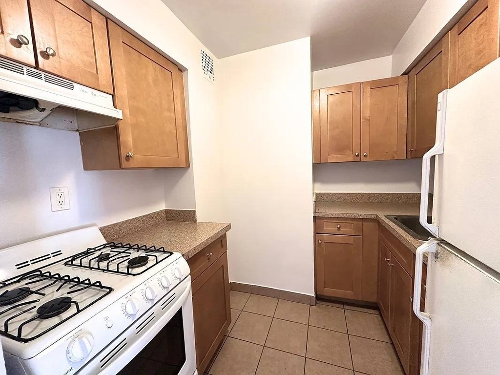 224-10 Jamaica Avenue - Photo 3