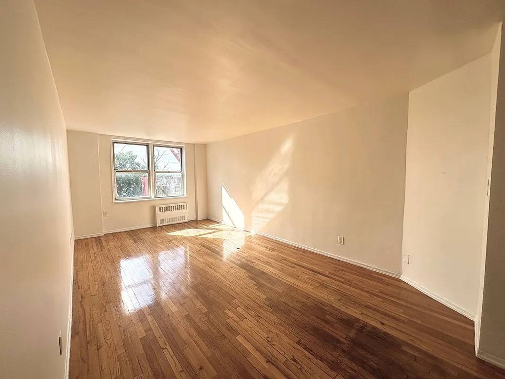 224-10 Jamaica Avenue - Photo 0