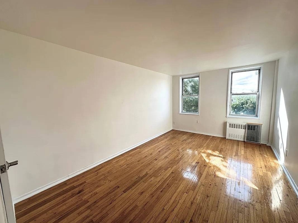 224-10 Jamaica Avenue - Photo 1