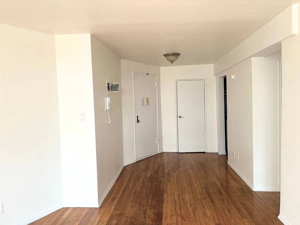 224-10 Jamaica Avenue - Photo 2