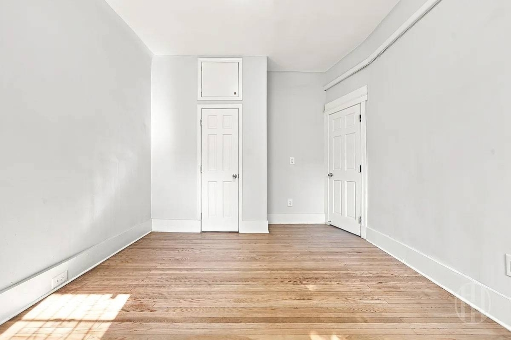 204 E 31st Street - Photo 14