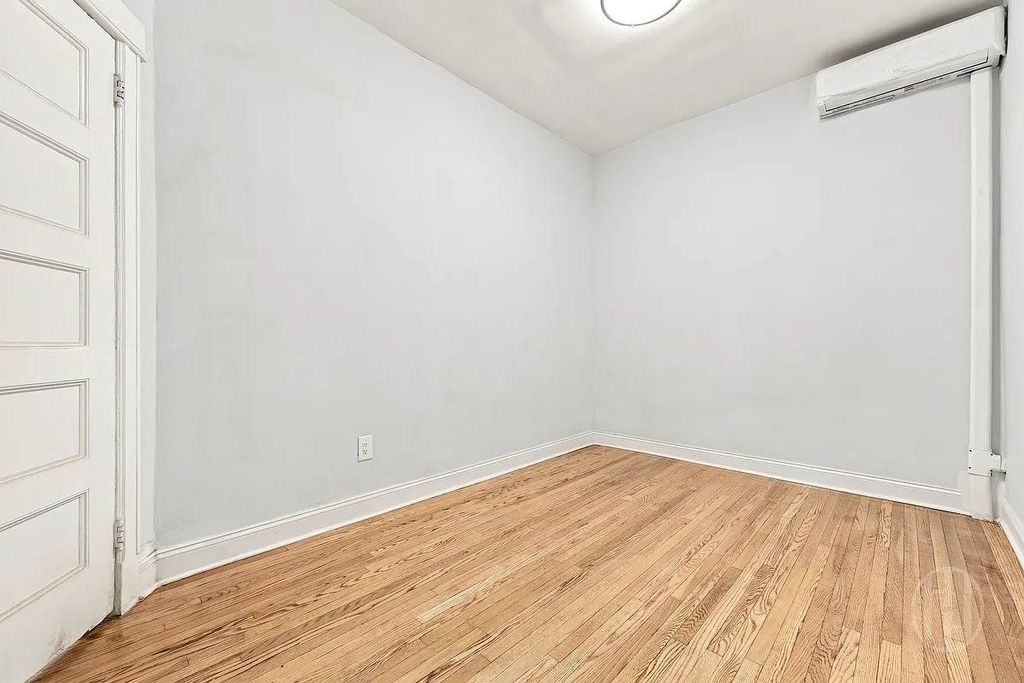 204 E 31st Street - Photo 10