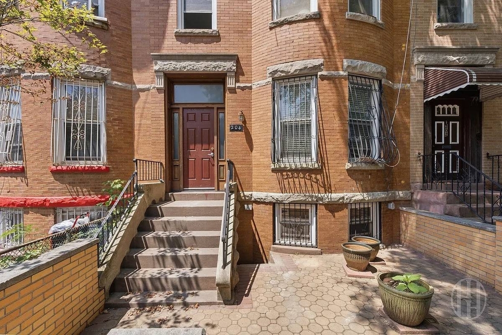 204 E 31st Street - Photo 19