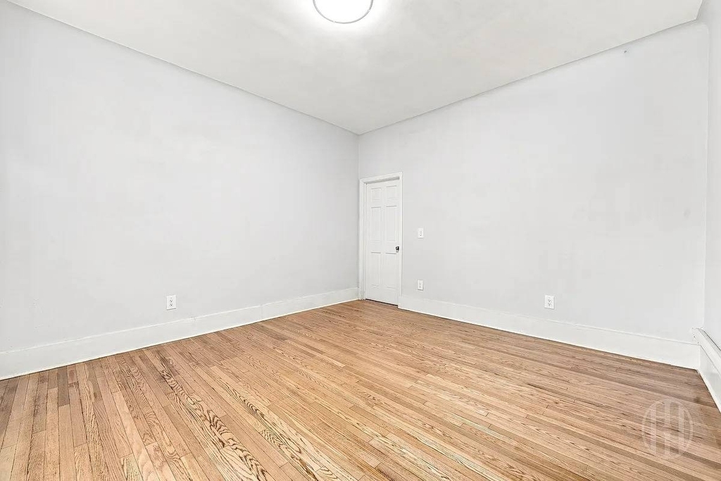 204 E 31st Street - Photo 5