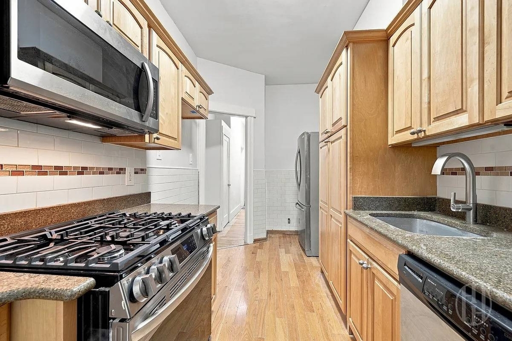 204 E 31st Street - Photo 15