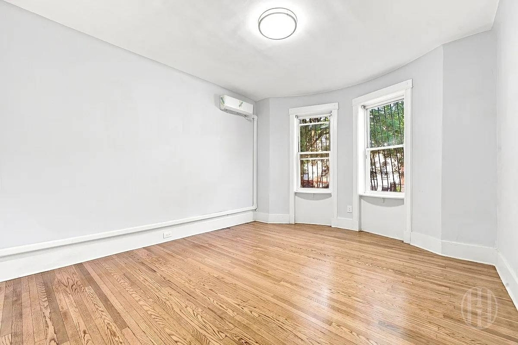 204 E 31st Street - Photo 6