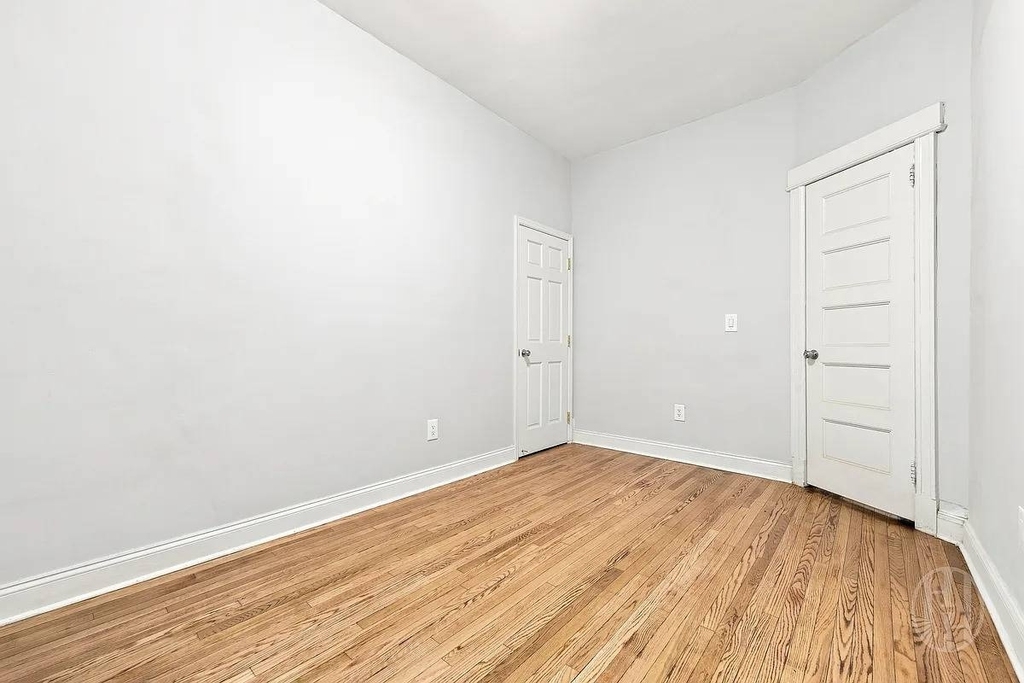 204 E 31st Street - Photo 9