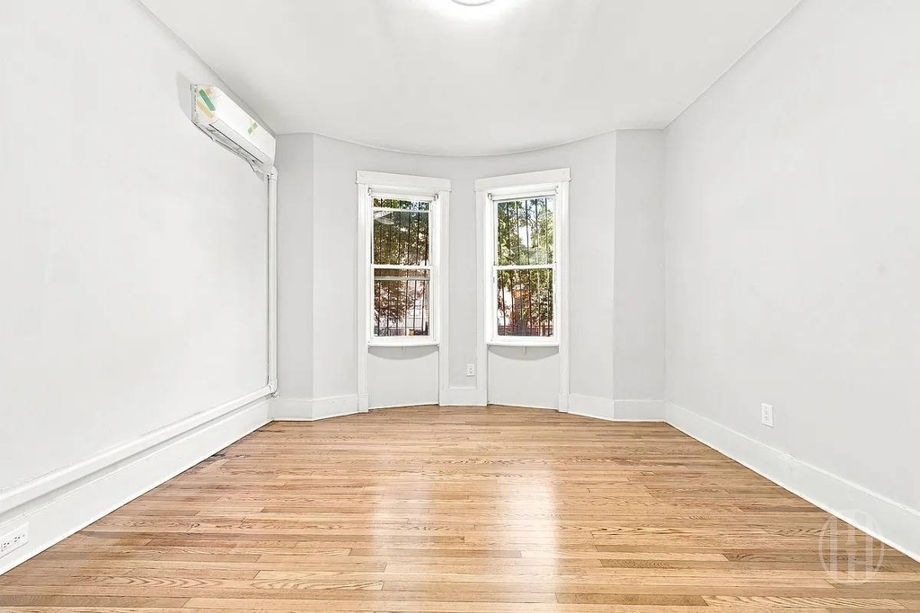 204 E 31st Street - Photo 7