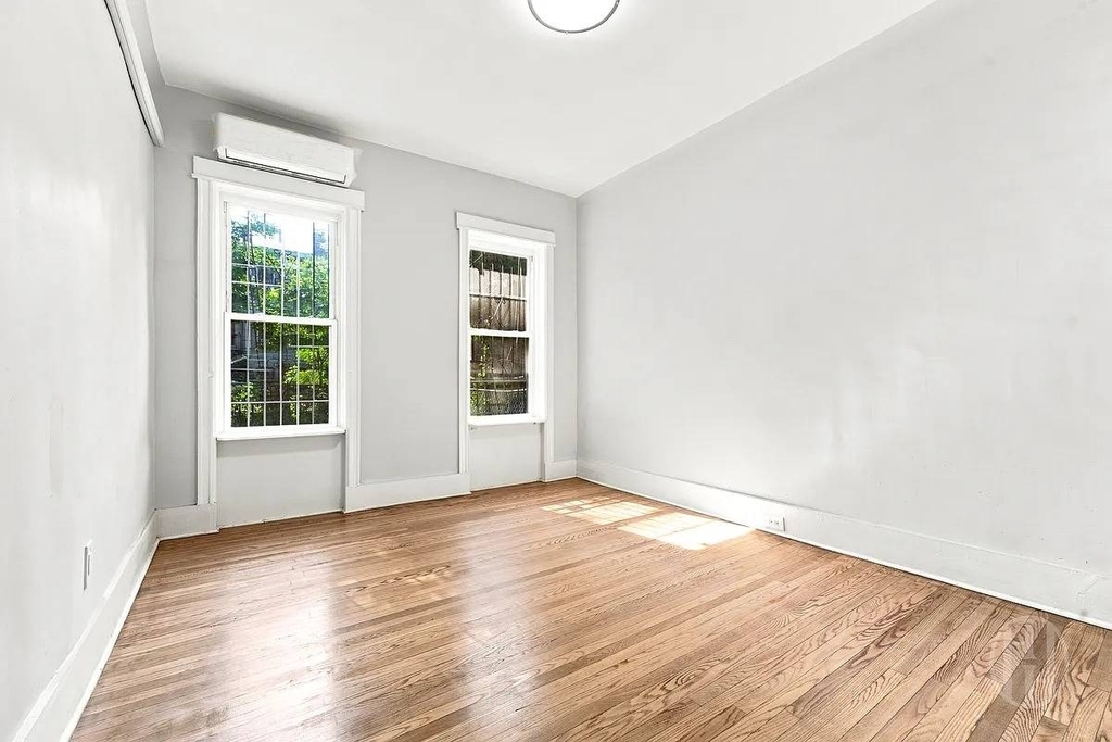 204 E 31st Street - Photo 4