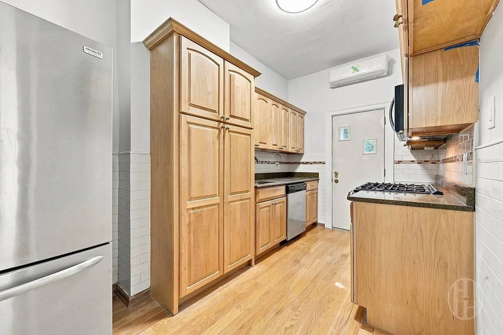 204 E 31st Street - Photo 16