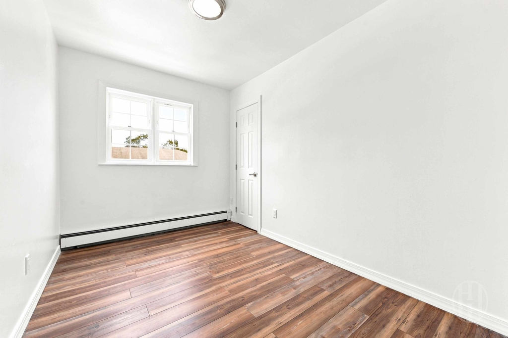 57-04 Cabot Road - Photo 8