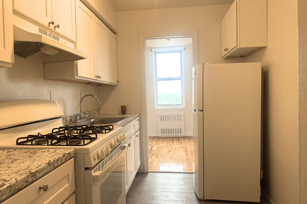 224-10 Jamaica Avenue - Photo 6